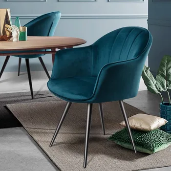 Кадифе стол с метални крака, със скандинавски дизайн за ресторант, бар, кафене