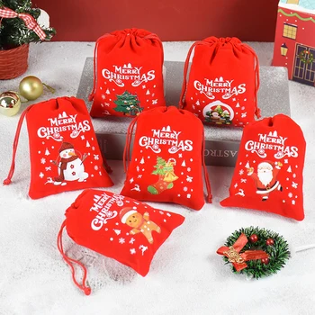 5 бр./лот Коледни кадифени торбички 9x12 13x18 см, малките подаръчни опаковки за шоколадови бонбони, носене на съвсем малък, Коледен гривна за подаръци, Торбички за опаковане на бижута