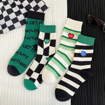 1 чифт есенно-зимни чорапи в клетката в шахматна дъска модел, ученически тенденция чорапи, забавни памучни чорапи със средна дължина, зелени сладки чорапи за влюбени двойки